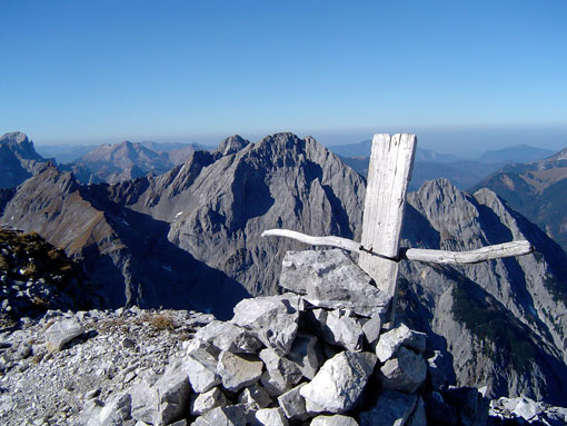 Bergtour Karwendel - Blick vom Gamsjoch auf Falkgruppe
